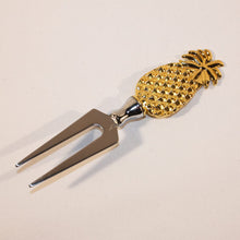 Load image into Gallery viewer, Golden Pineapple Set of 3 Cheese Knives