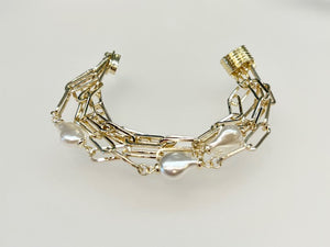 Paper Clip Link Bracelet with Freshwater Pearl Accents (Gold Finish)