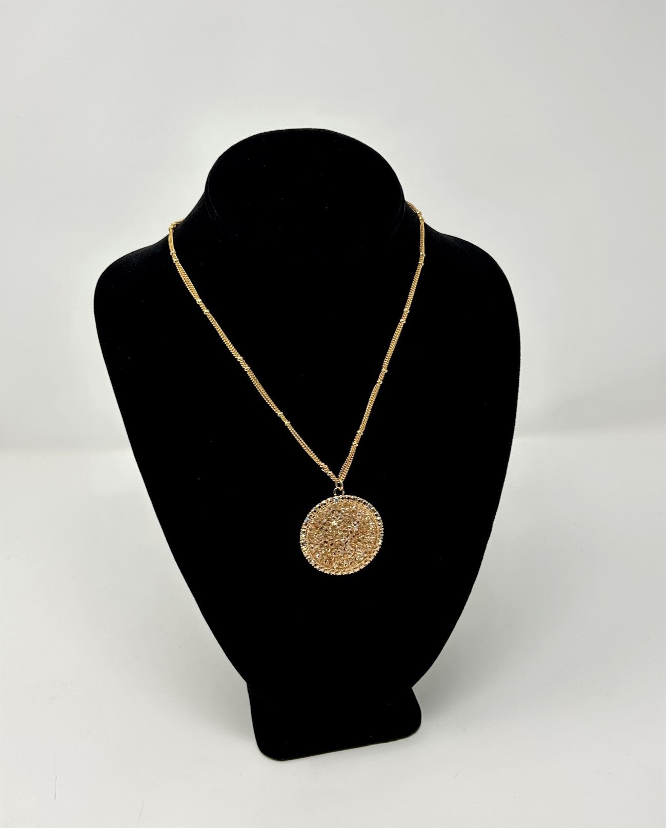 B-JWLD Large Gold Pendant Necklace – Lucy’s Gift